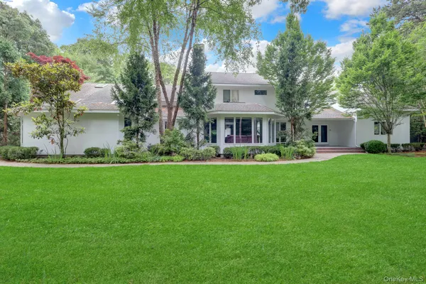 $2,890,000 | 9 Plume Grass Way, Westhampton, NY 11977