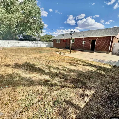 $183,000 | 221 Los Altos Drive, Rawlins, WY 82301