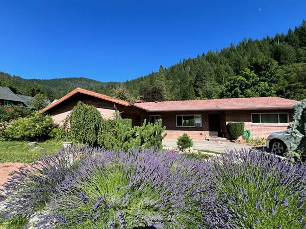 $389,900 | 420 South 1st Street, Dunsmuir, CA 96025
