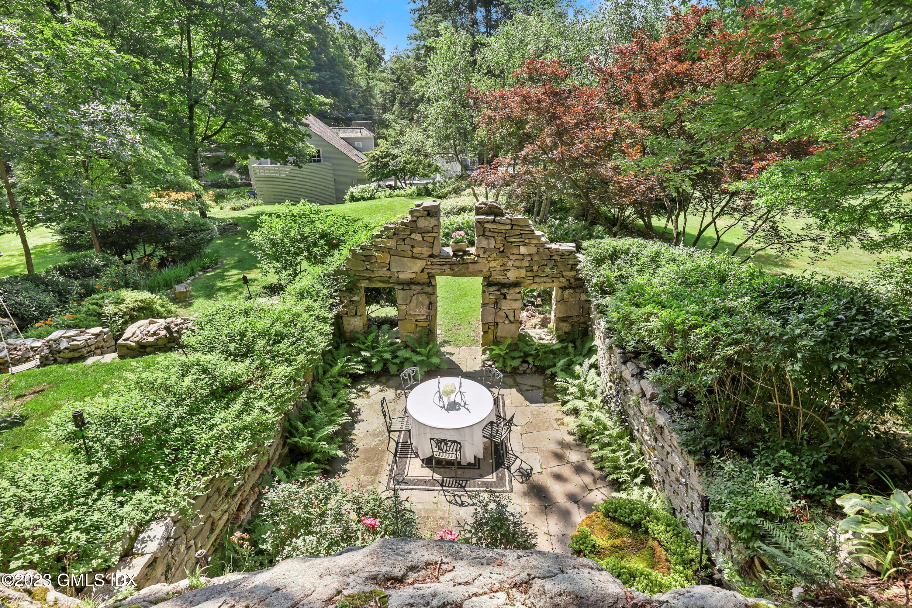 207 Farms Road Stamford, CT 06903 - Photo 9 of 47