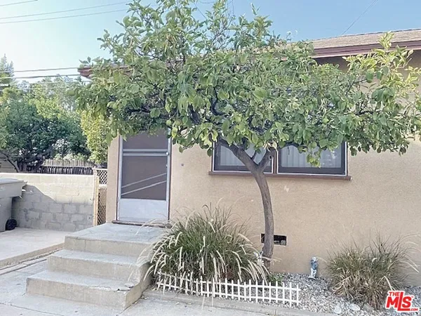 $1,825 | 345 Burchett Street, Glendale, CA 91203