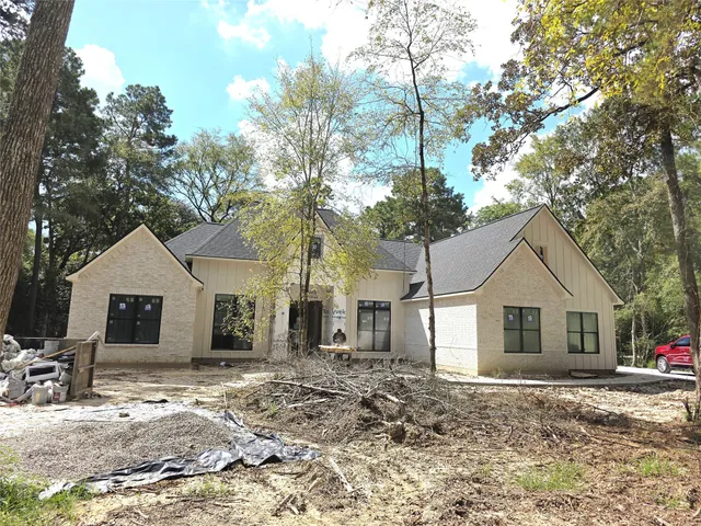 $985,000 | 2 Lake Forest Drive, Conroe, TX 77384