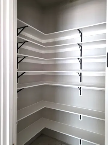 $985,000 | 2 Lake Forest Drive, Conroe, TX 77384