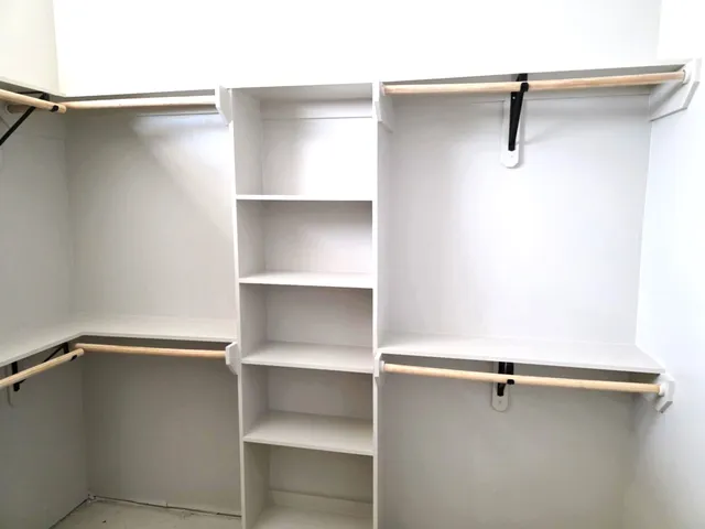 $985,000 | 2 Lake Forest Drive, Conroe, TX 77384