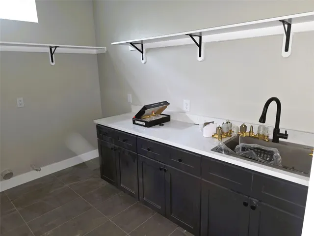 $985,000 | 2 Lake Forest Drive, Conroe, TX 77384