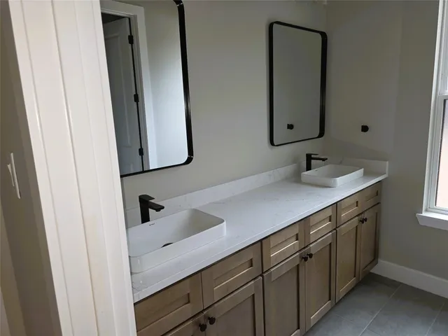 $985,000 | 2 Lake Forest Drive, Conroe, TX 77384