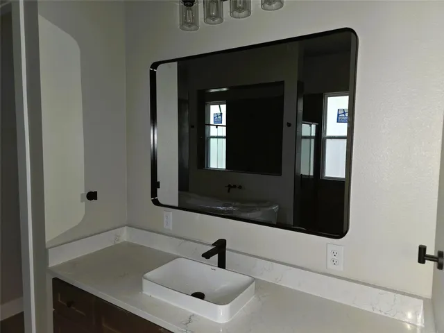 $985,000 | 2 Lake Forest Drive, Conroe, TX 77384