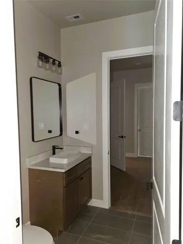 $985,000 | 2 Lake Forest Drive, Conroe, TX 77384