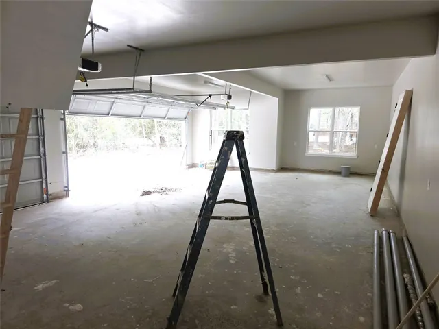 $985,000 | 2 Lake Forest Drive, Conroe, TX 77384