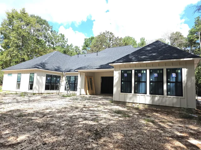 $985,000 | 2 Lake Forest Drive, Conroe, TX 77384