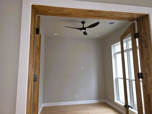 $985,000 | 2 Lake Forest Drive, Conroe, TX 77384