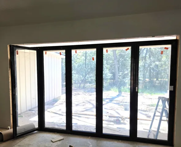 $985,000 | 2 Lake Forest Drive, Conroe, TX 77384