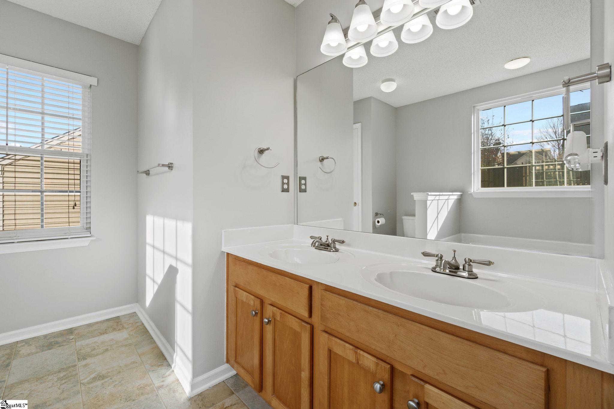 322 Highgate Circle Greer, SC 29650 - Photo 17 of 36 Gallery Image 17