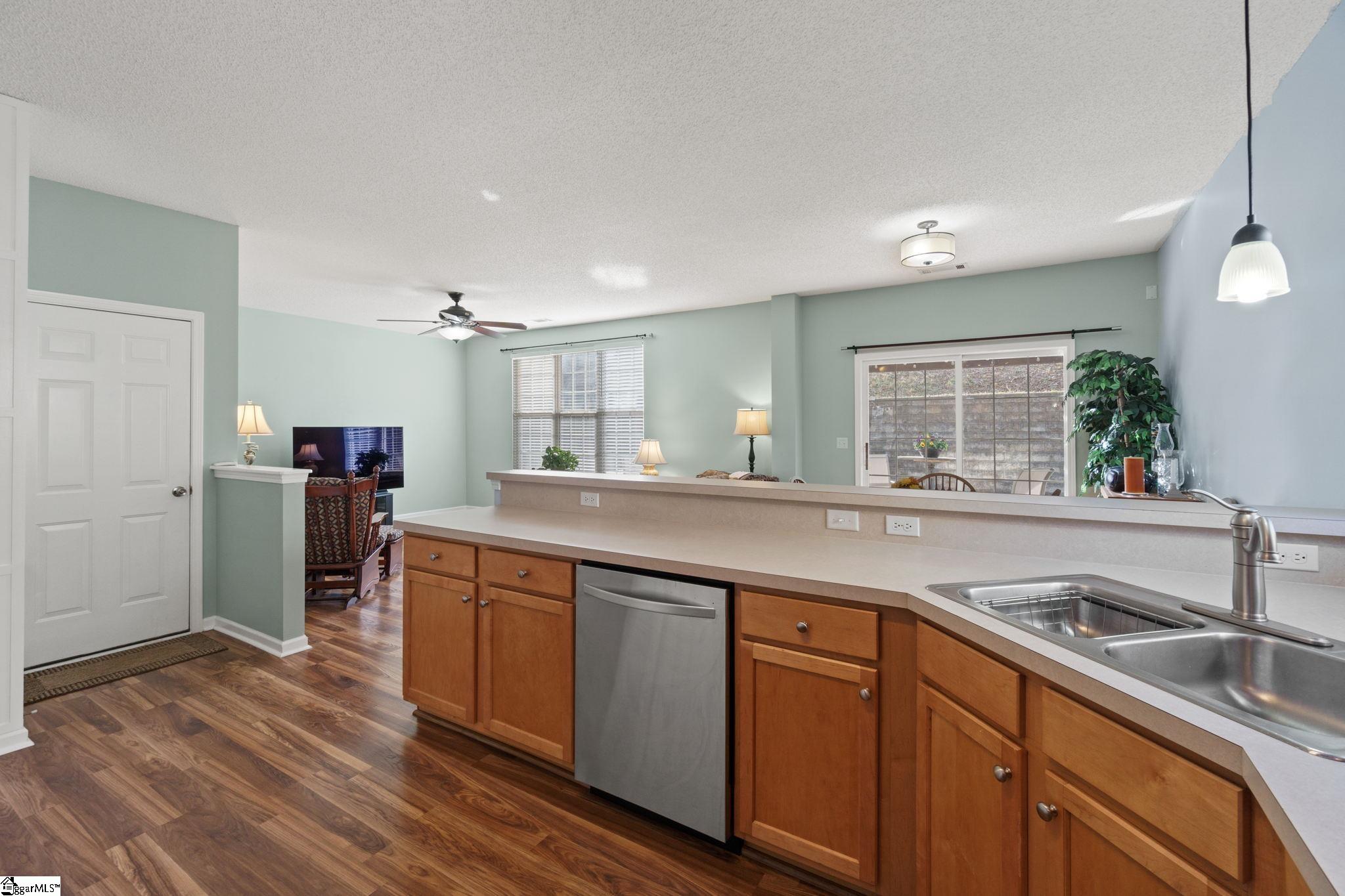 322 Highgate Circle Greer, SC 29650 - Photo 8 of 36 Gallery Image 8
