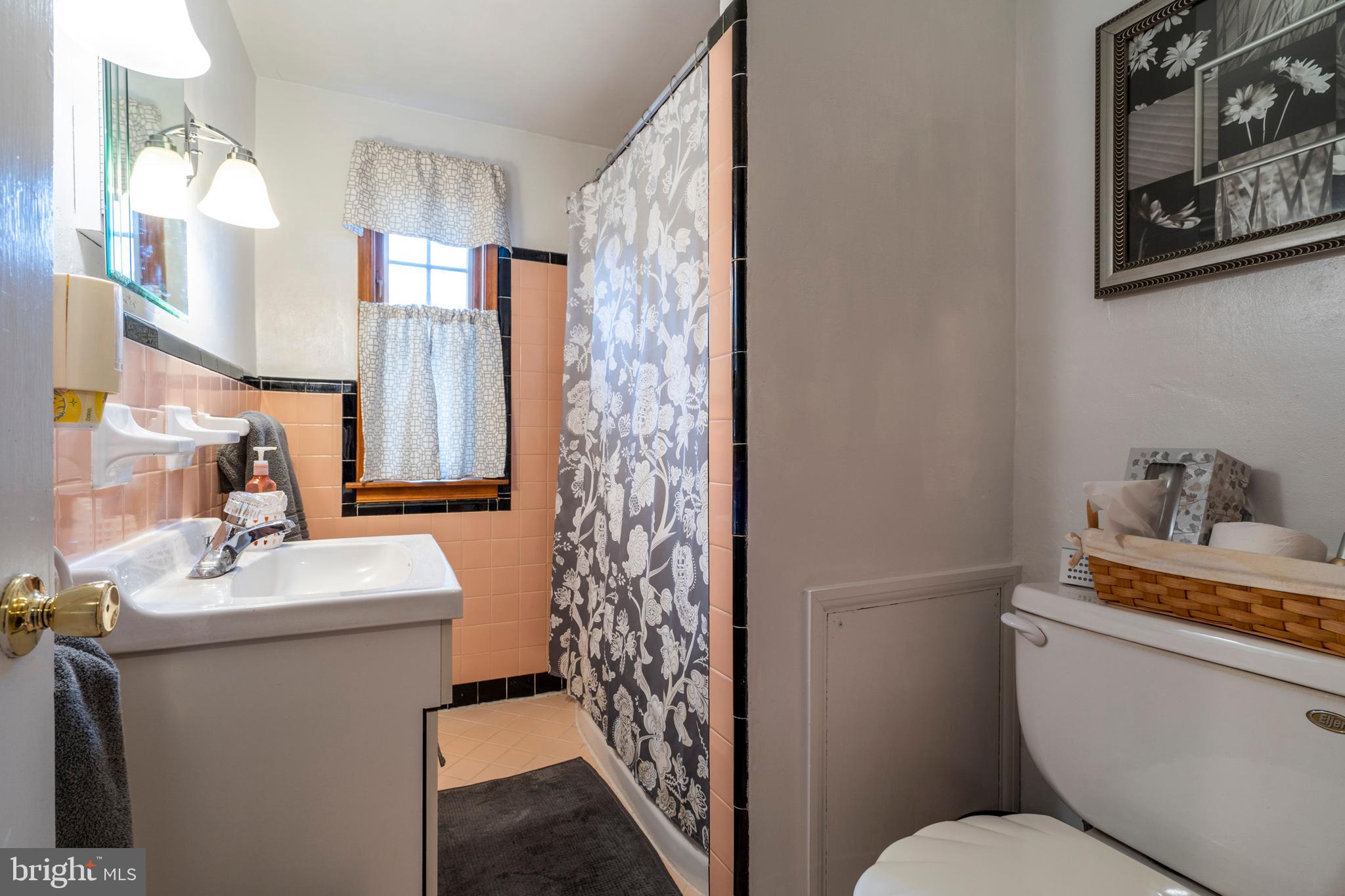 109 West Garrison Road Brookhaven, PA 19015 - Photo 19 of 32 Hall Full Bath