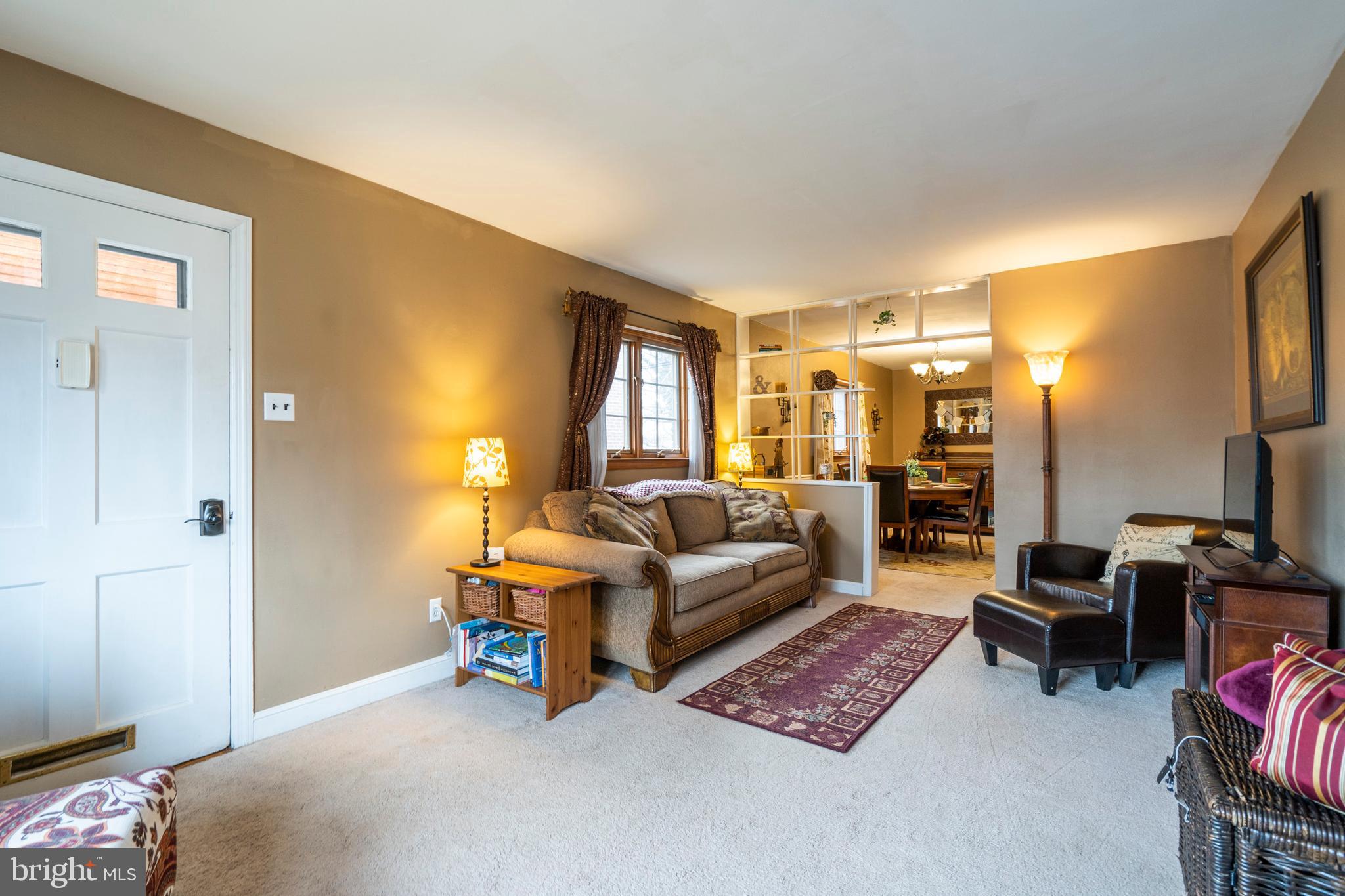 109 West Garrison Road Brookhaven, PA 19015 - Photo 4 of 32 Living Room