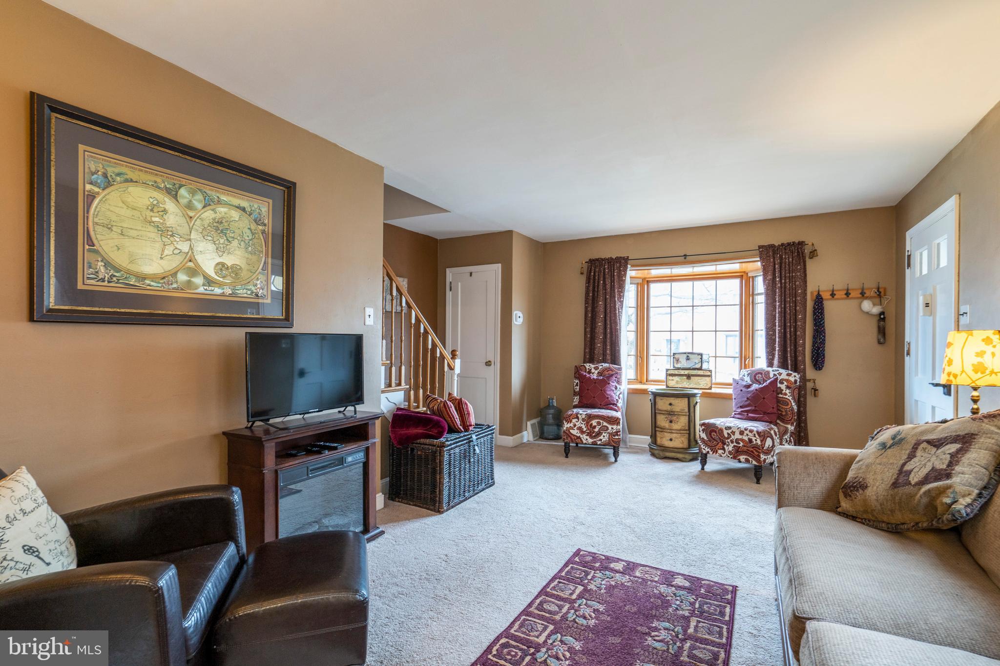 109 West Garrison Road Brookhaven, PA 19015 - Photo 6 of 32 Living Room