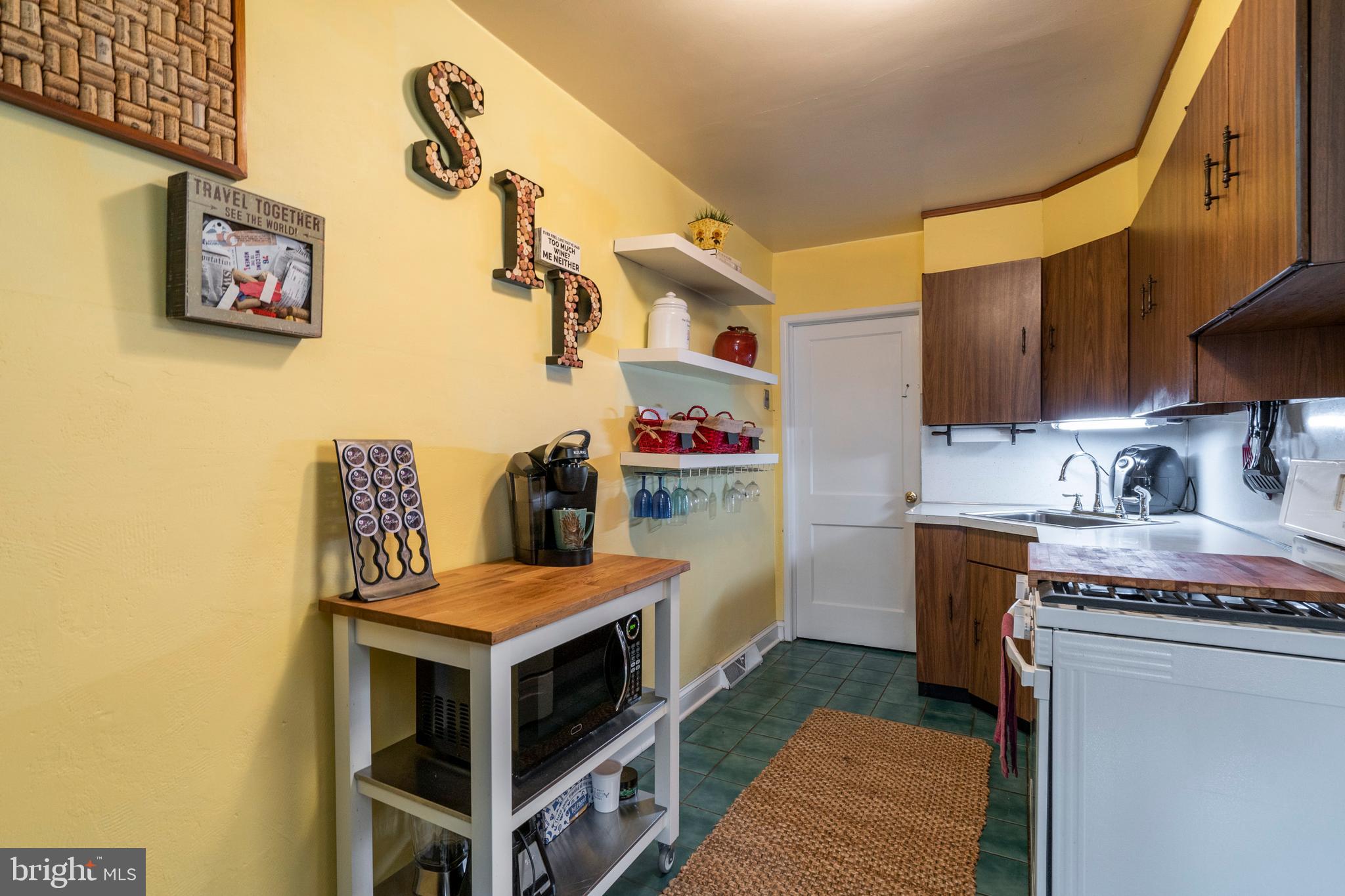 109 West Garrison Road Brookhaven, PA 19015 - Photo 10 of 32 Kitchen