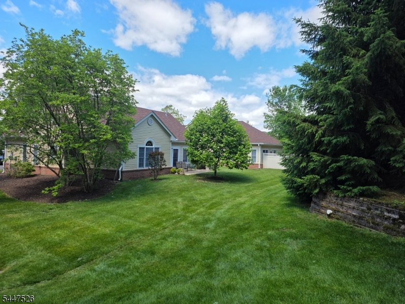 47 Hedge Row Road Plainsboro, NJ 08540 - Photo 17 of 23 Gallery Image 17