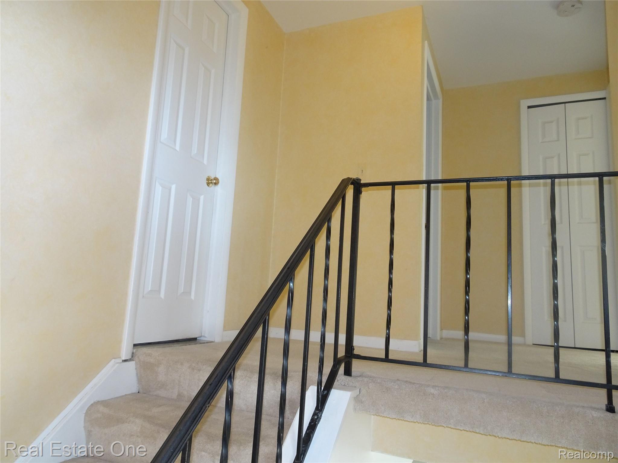 5228 Peekskill Drive Sterling Heights, MI 48310 - Photo 13 of 28 Upper level to full bath and 3 bedrooms