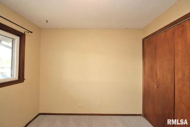 $199,900 | 1511 West Queens Court Road, Peoria, IL 61614