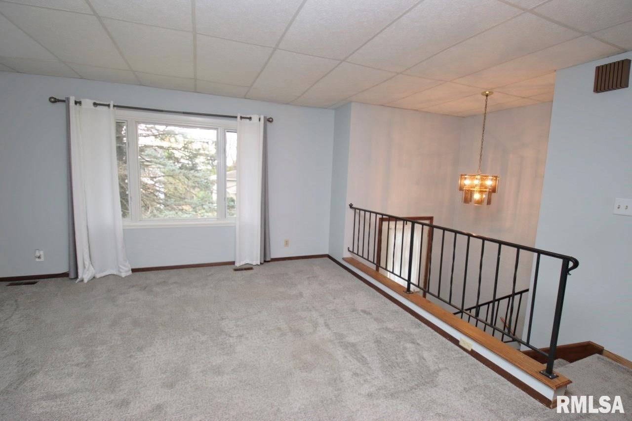 1511 West Queens Court Road Peoria, IL 61614 - Photo 4 of 79