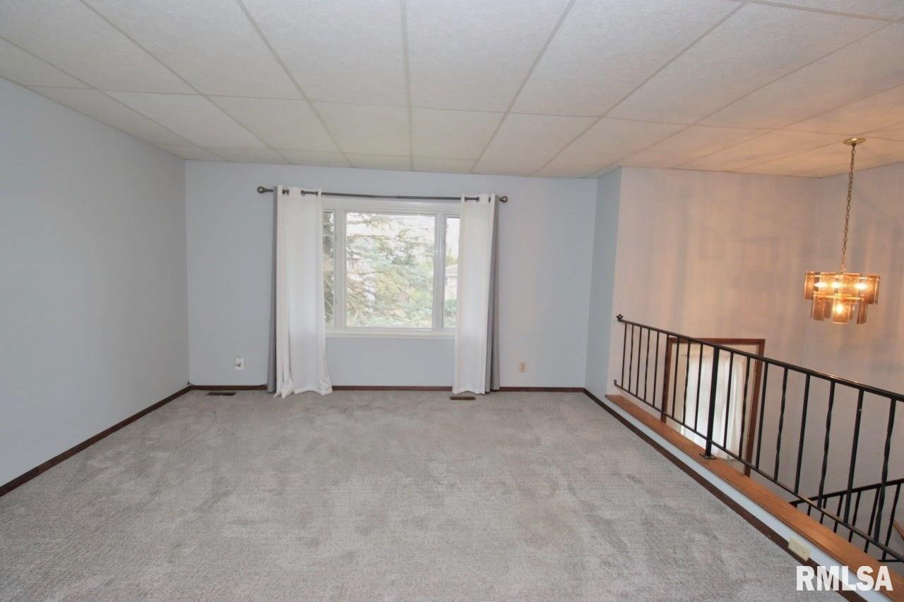 1511 West Queens Court Road Peoria, IL 61614 - Photo 5 of 79