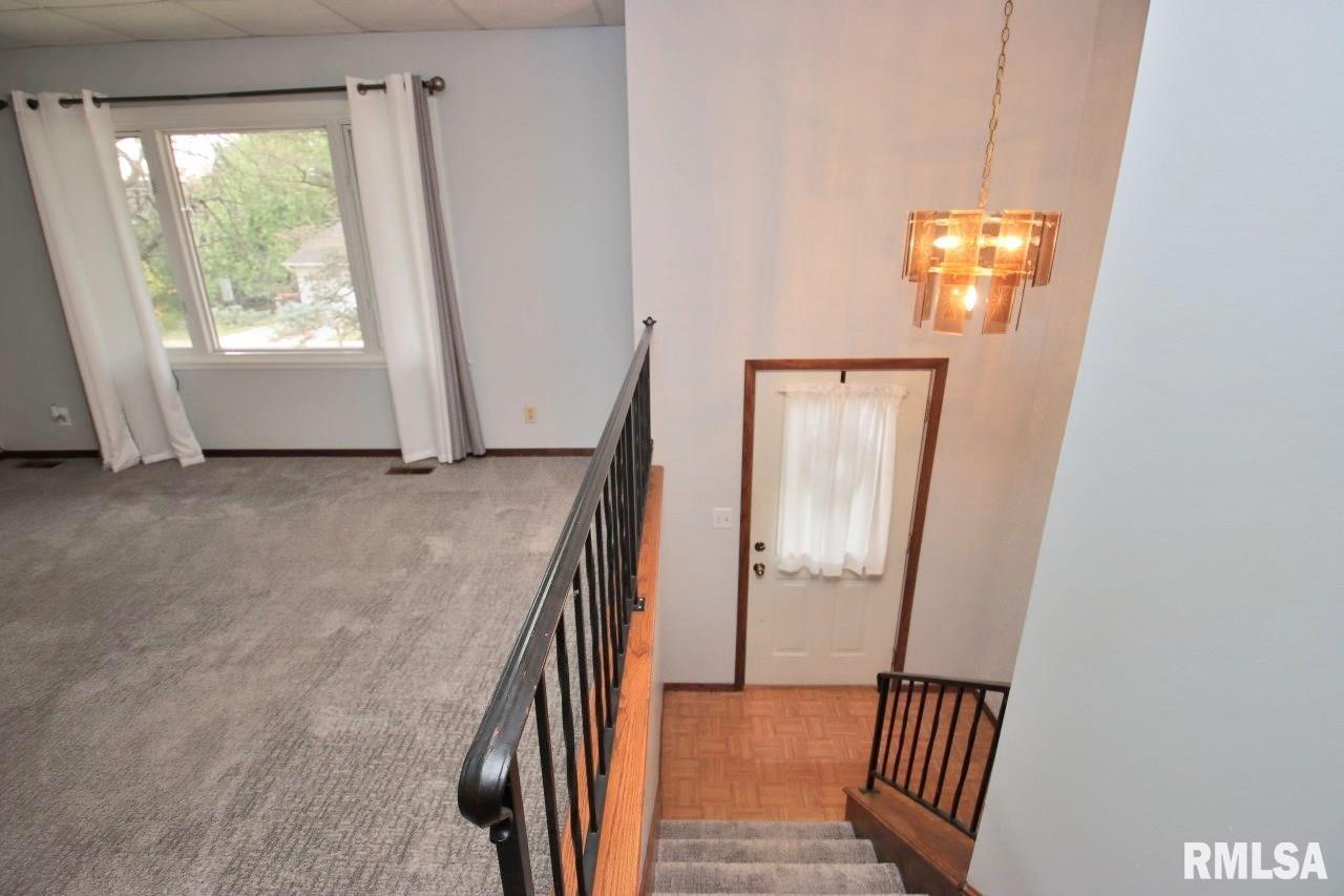 1511 West Queens Court Road Peoria, IL 61614 - Photo 7 of 79