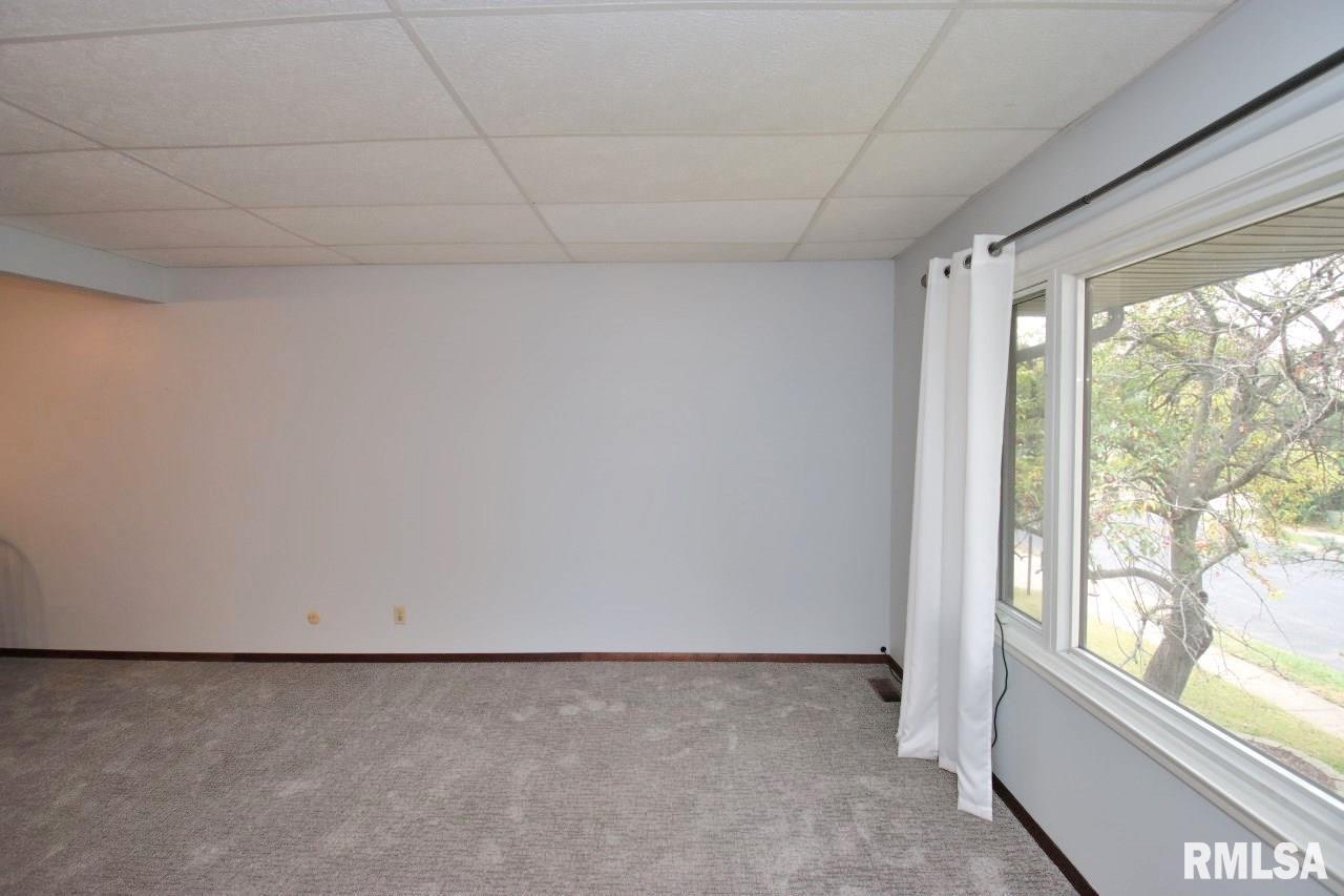 1511 West Queens Court Road Peoria, IL 61614 - Photo 8 of 79