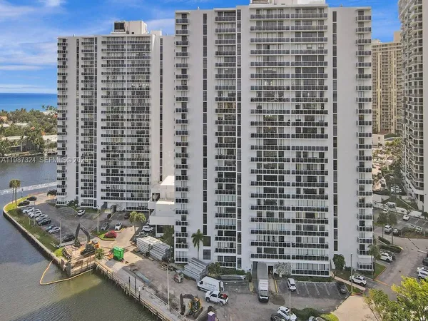 $2,600 | 20515 East Country Club Drive, Unit 249, Aventura, FL 33180