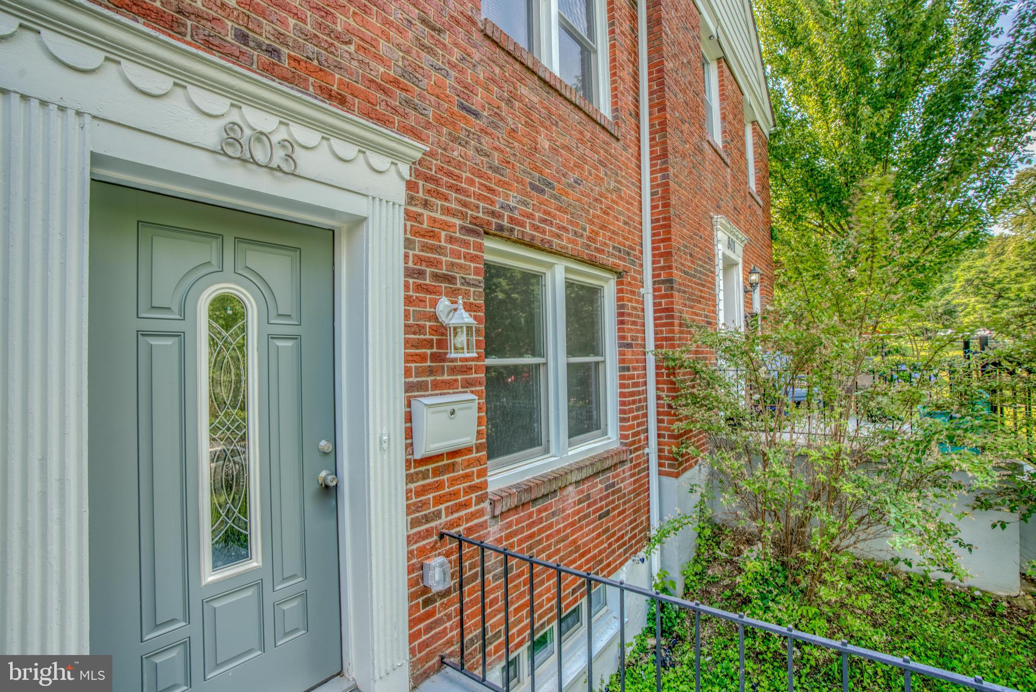 803 St Dunstans Road Baltimore, MD 21212 - Photo 4 of 61