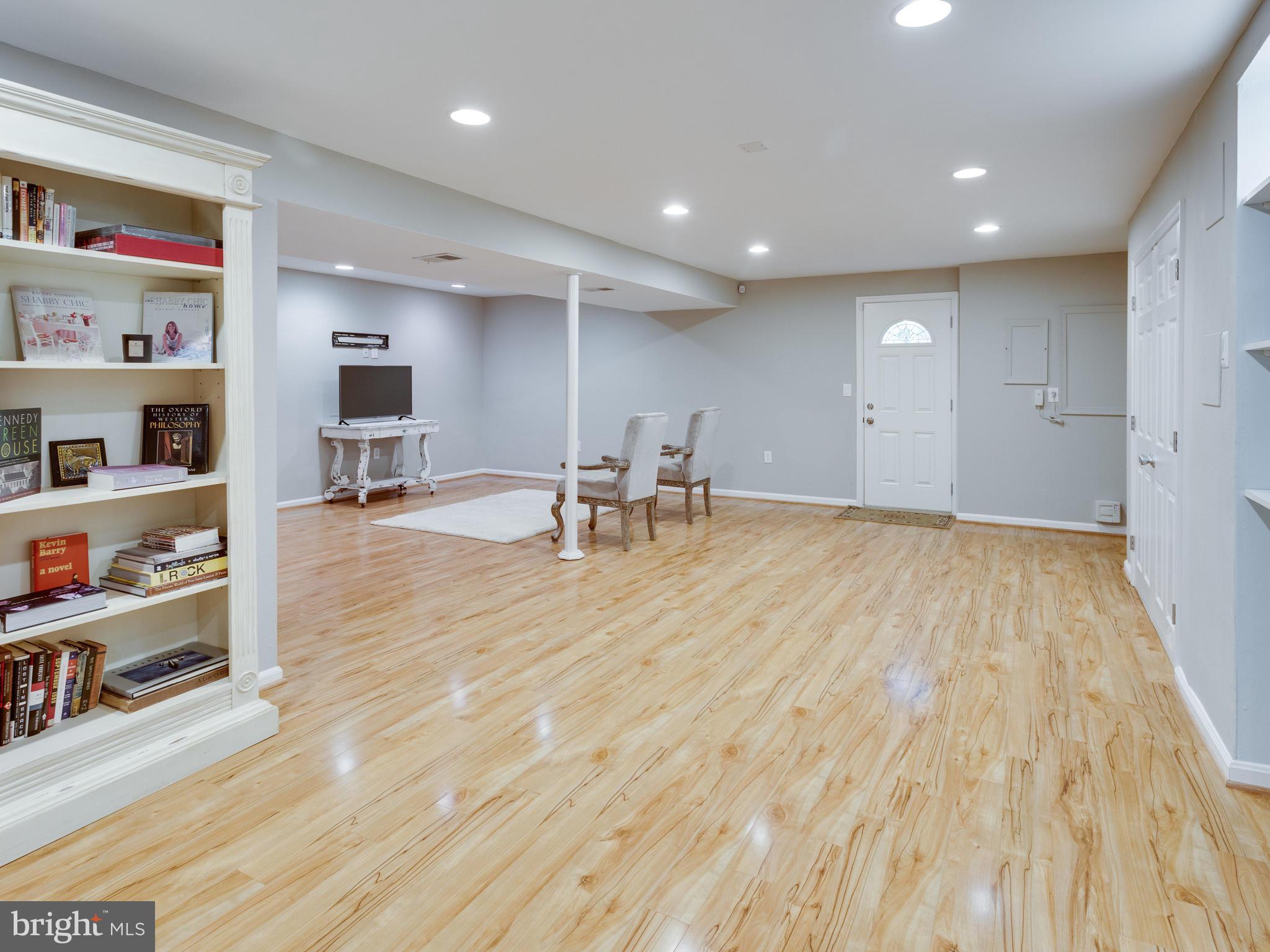9031 Edgepark Road Vienna, VA 22182 - Photo 20 of 30 a view of a room with shelves