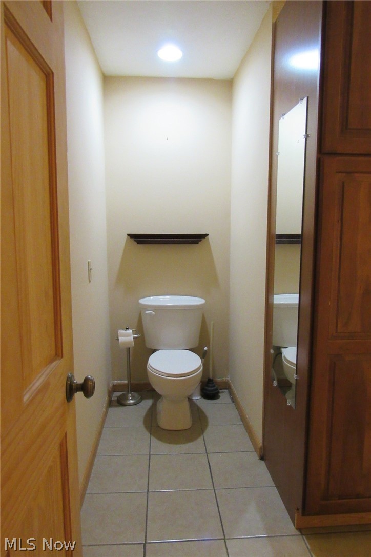 3005 Center Road Ashtabula, OH 44004 - Photo 19 of 23 Toilet in Master Bedroom.