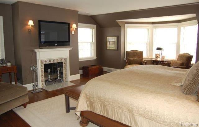 890 Lake Shore Road Grosse Pointe, MI 48236 - Photo 15 of 25 Master Bedroom