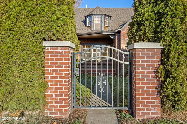 $699,600 | 2307 Summitview Avenue, Yakima, WA 98902