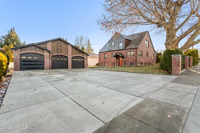 $699,600 | 2307 Summitview Avenue, Yakima, WA 98902