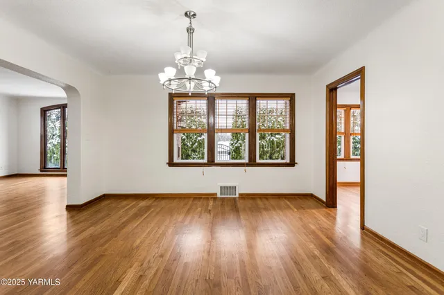 $699,600 | 2307 Summitview Avenue, Yakima, WA 98902