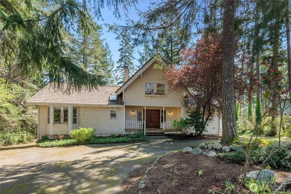 $579,500 | 30 East Rainier Drive, Allyn, WA 98524