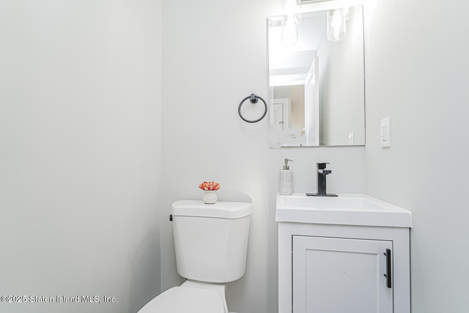 359 Ridgecrest Avenue Staten Island, NY 10312 - Photo 12 of 27 (12) HALF BATH