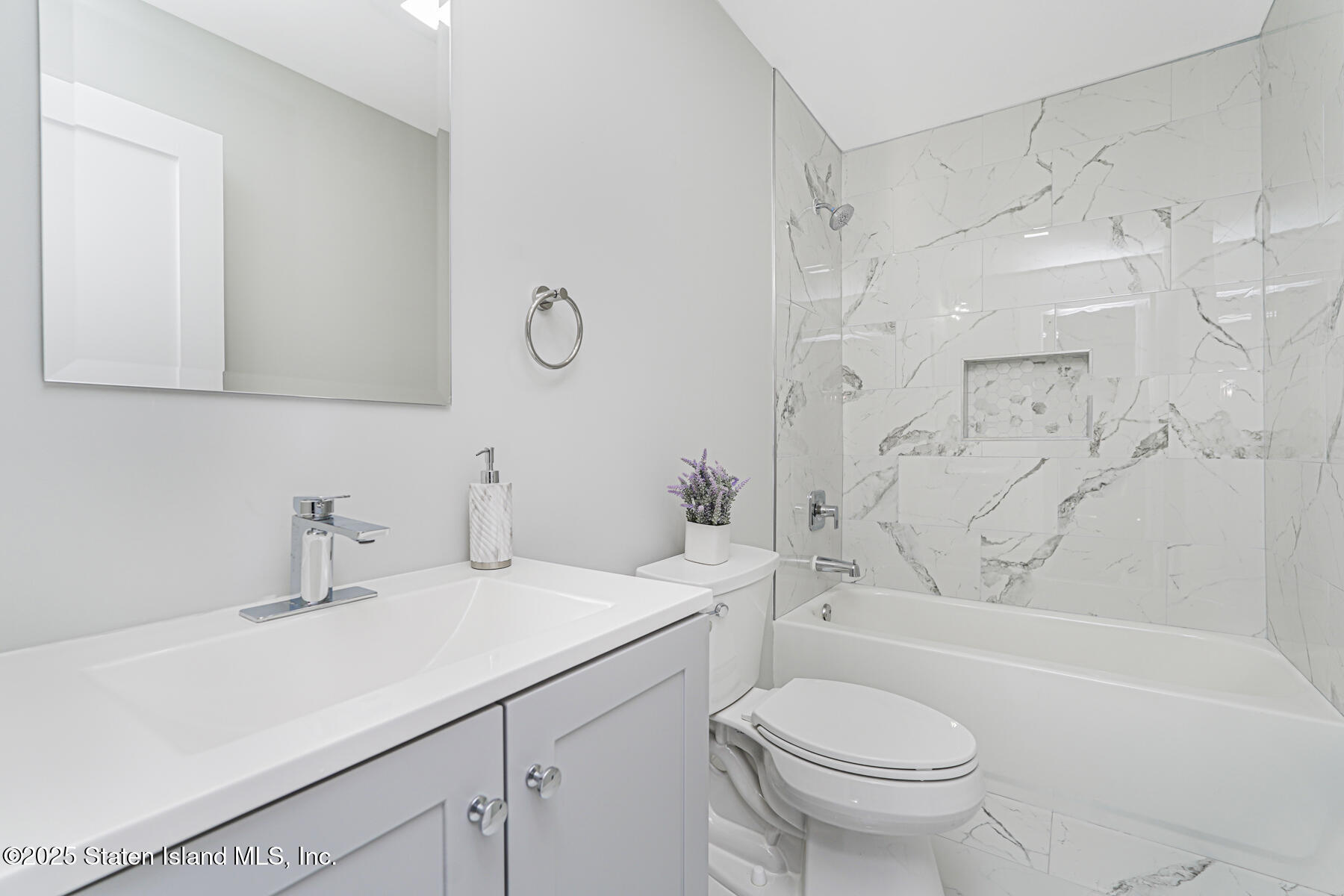 359 Ridgecrest Avenue Staten Island, NY 10312 - Photo 20 of 27 (20) FULL BATH