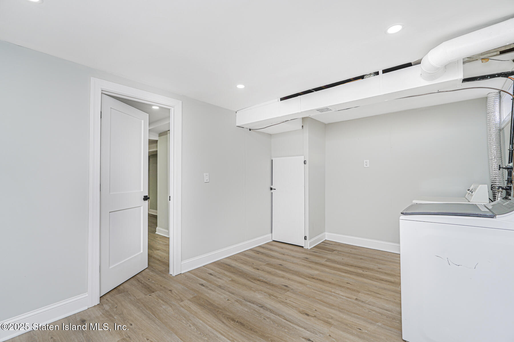 359 Ridgecrest Avenue Staten Island, NY 10312 - Photo 25 of 27 (25) WASHER -DRYER BASEMENT