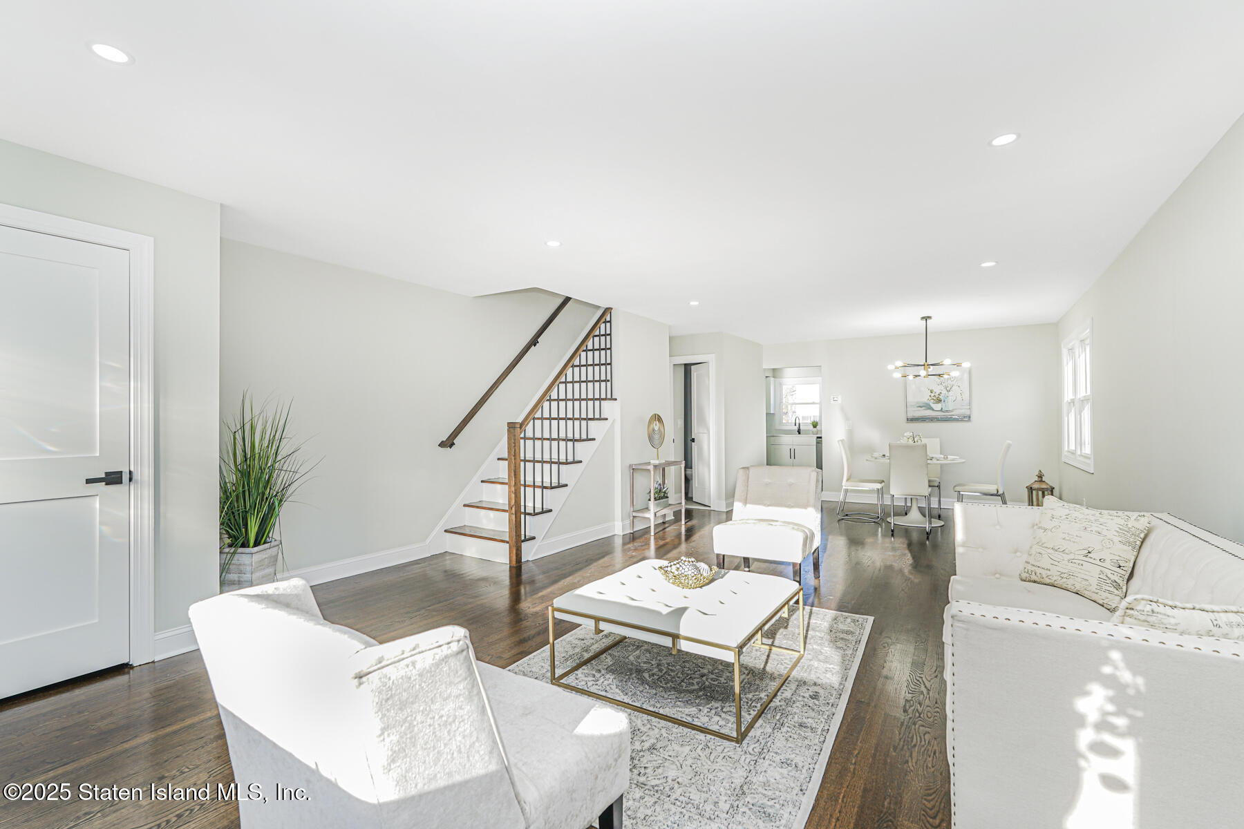 359 Ridgecrest Avenue Staten Island, NY 10312 - Photo 4 of 27 (4) LIVING ROOM