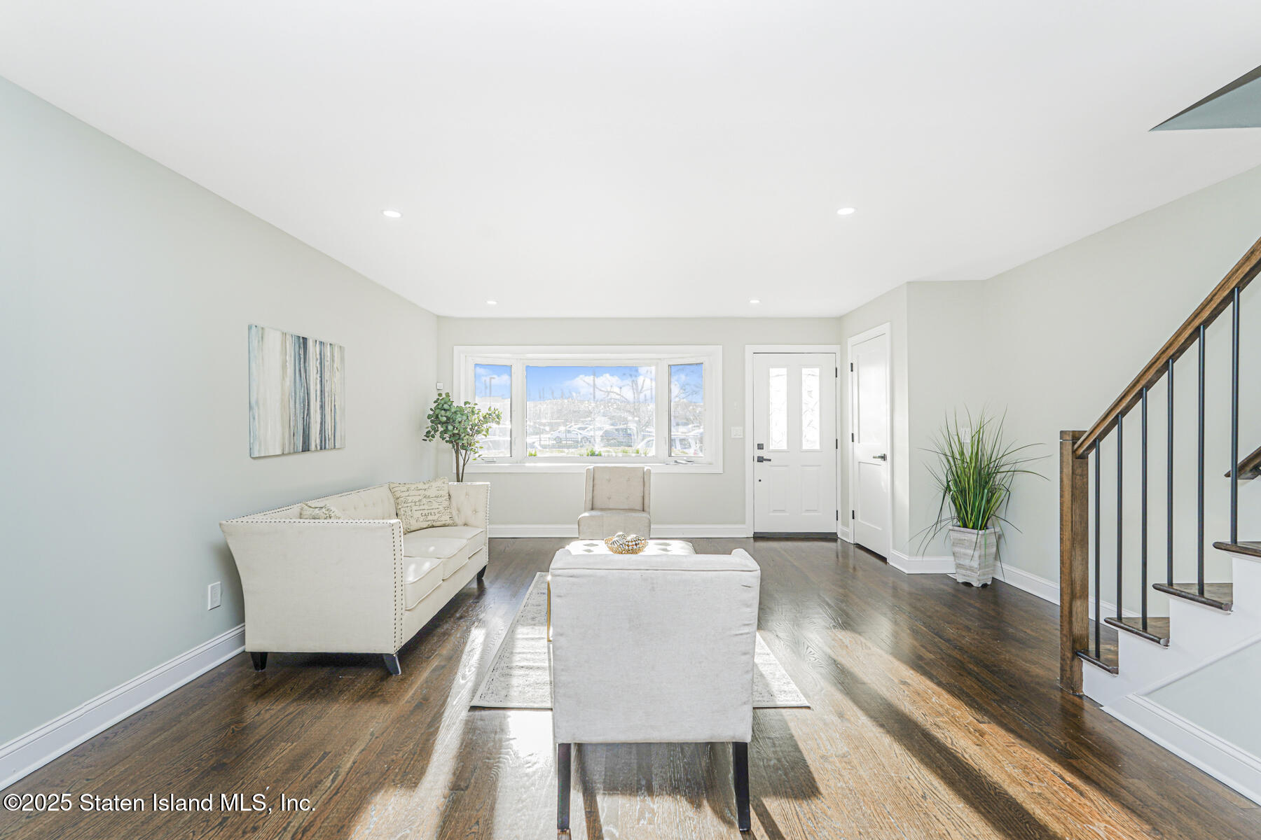 359 Ridgecrest Avenue Staten Island, NY 10312 - Photo 5 of 27 (5) LVING ROOM