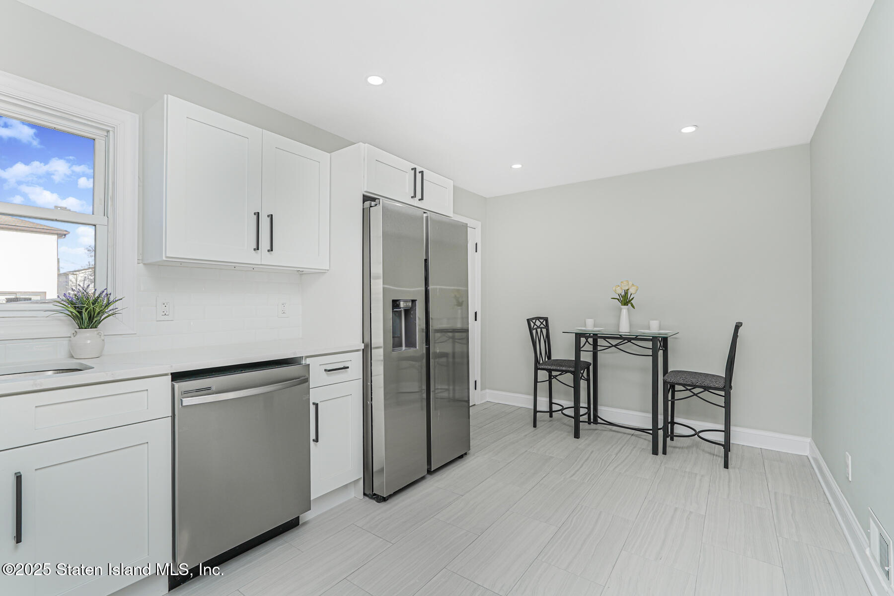 359 Ridgecrest Avenue Staten Island, NY 10312 - Photo 9 of 27 (9) KITCHEN