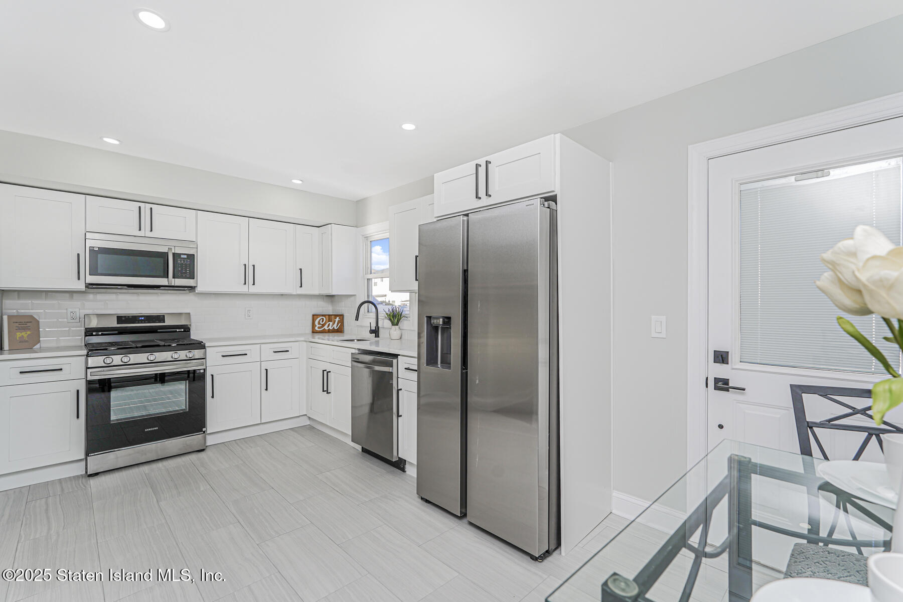 359 Ridgecrest Avenue Staten Island, NY 10312 - Photo 10 of 27 (10) KITCHEN