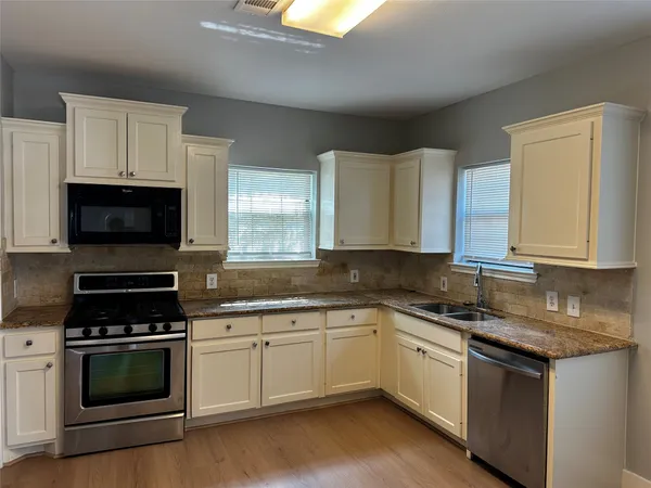 $1,950 | 2910 Wichita Street, Houston, TX 77004