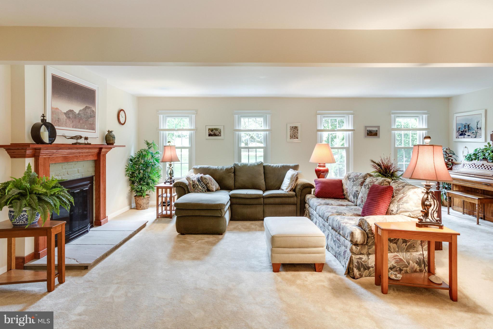 2761 Hill Road Vienna, VA 22181 - Photo 11 of 30 Family Room