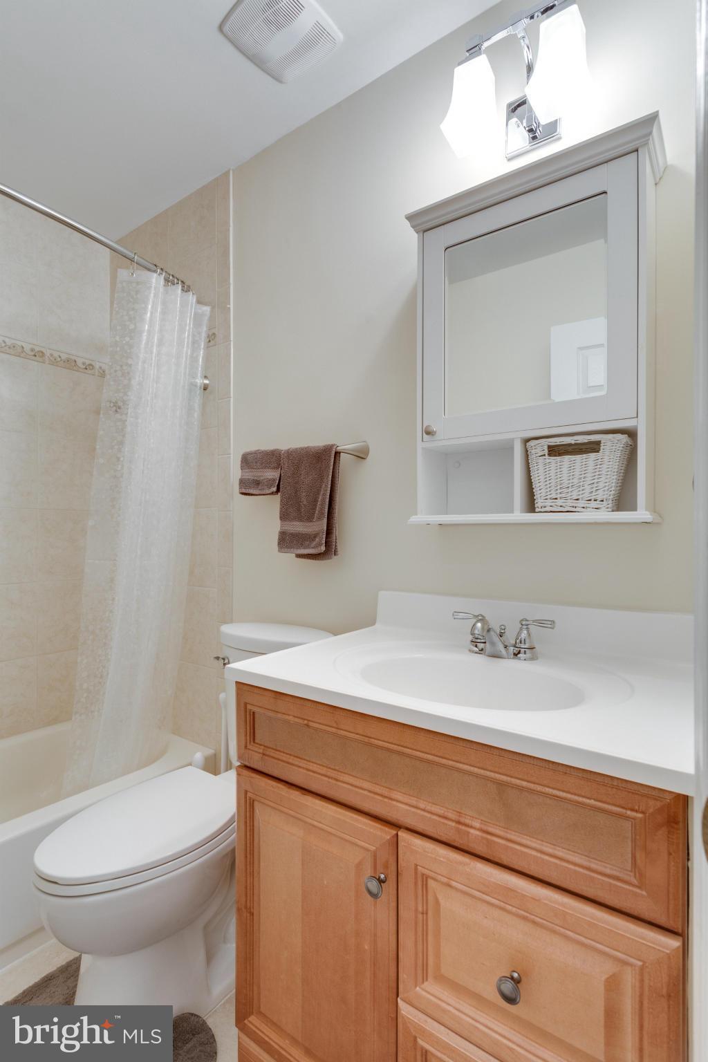 2761 Hill Road Vienna, VA 22181 - Photo 19 of 30 Bath
