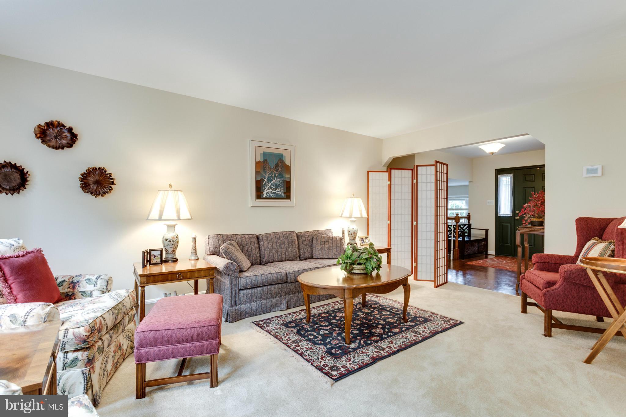 2761 Hill Road Vienna, VA 22181 - Photo 4 of 30 Living Room