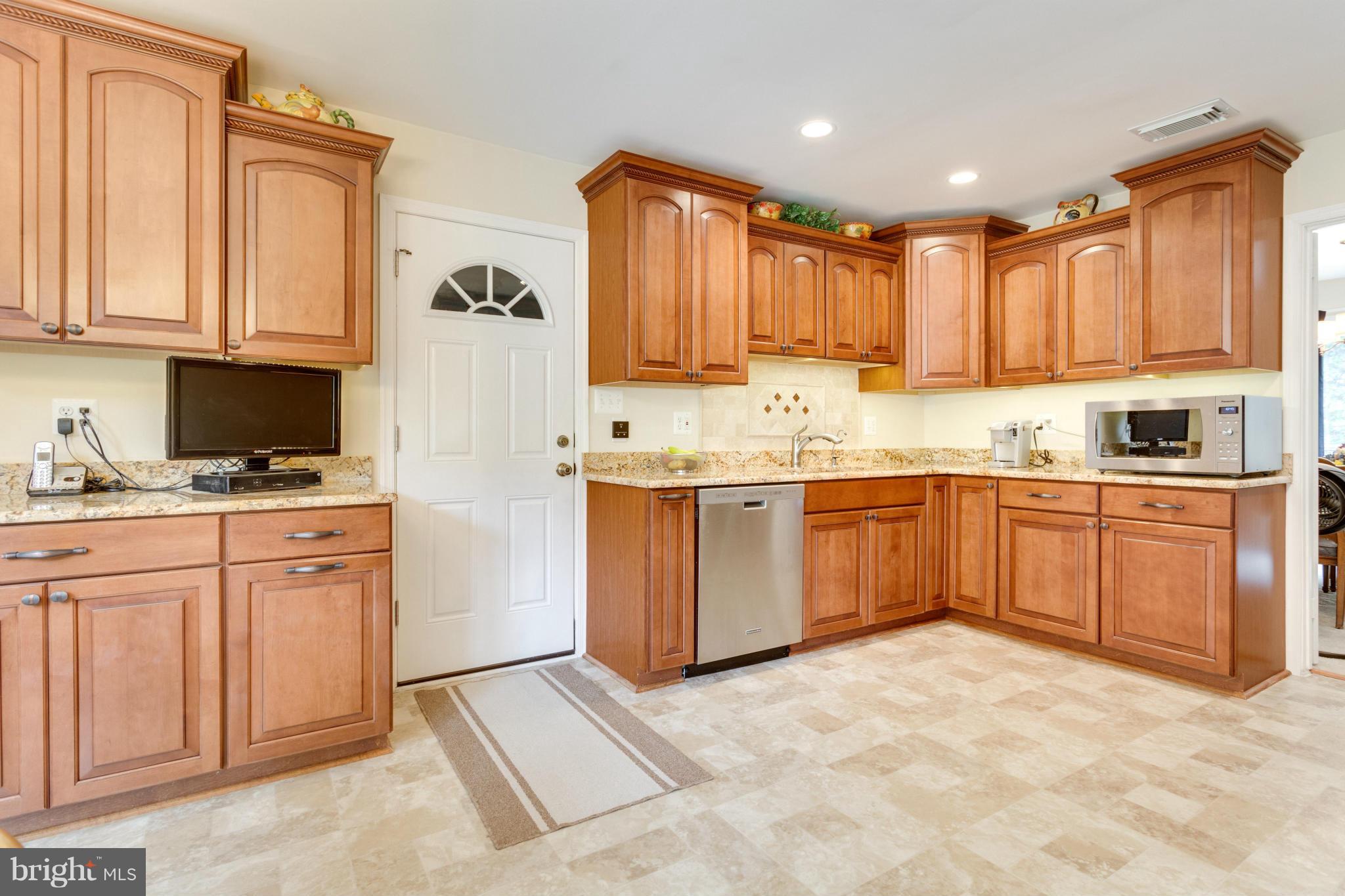 2761 Hill Road Vienna, VA 22181 - Photo 6 of 30 Kitchen
